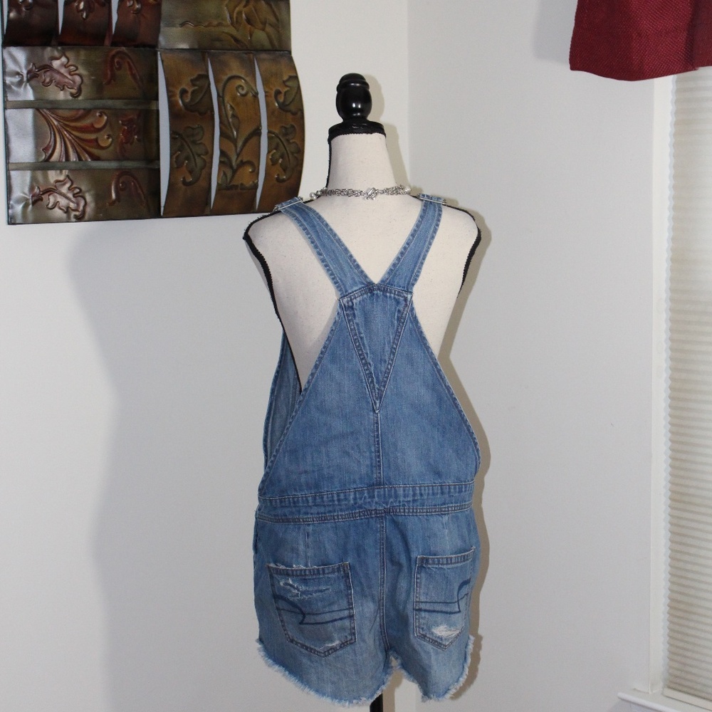 American Eagle, distressed  overalls jean Shorts Medium - Picture 4 of 9